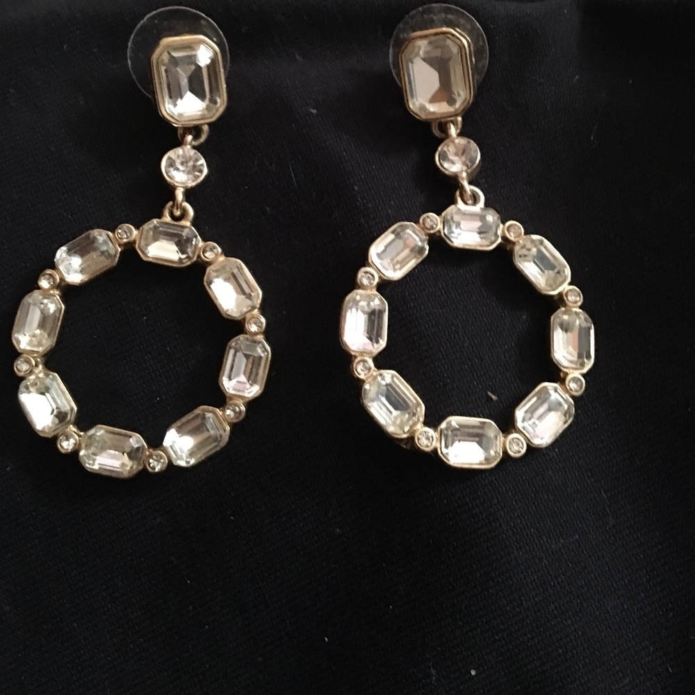 Crystal earring.