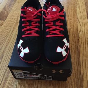 Under Armour cleats, red & black, size youth 4