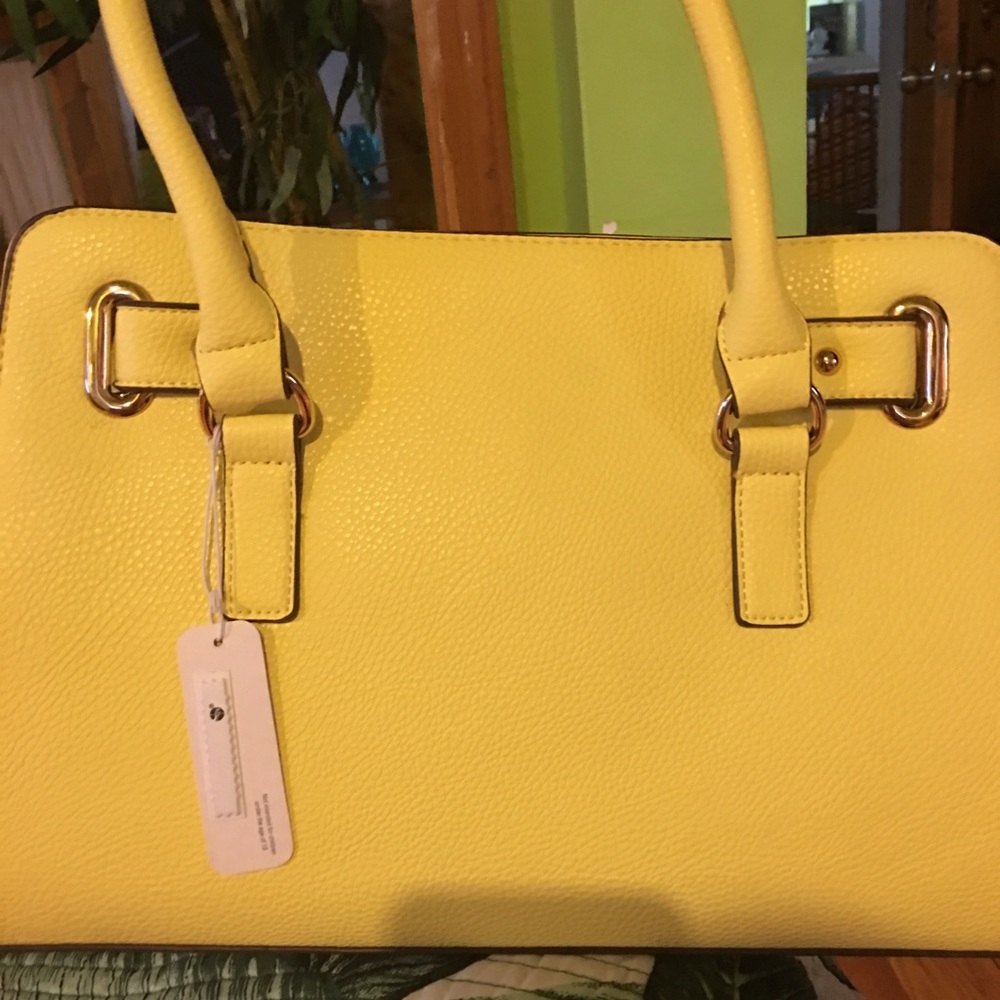 More pictures of the yellow bag