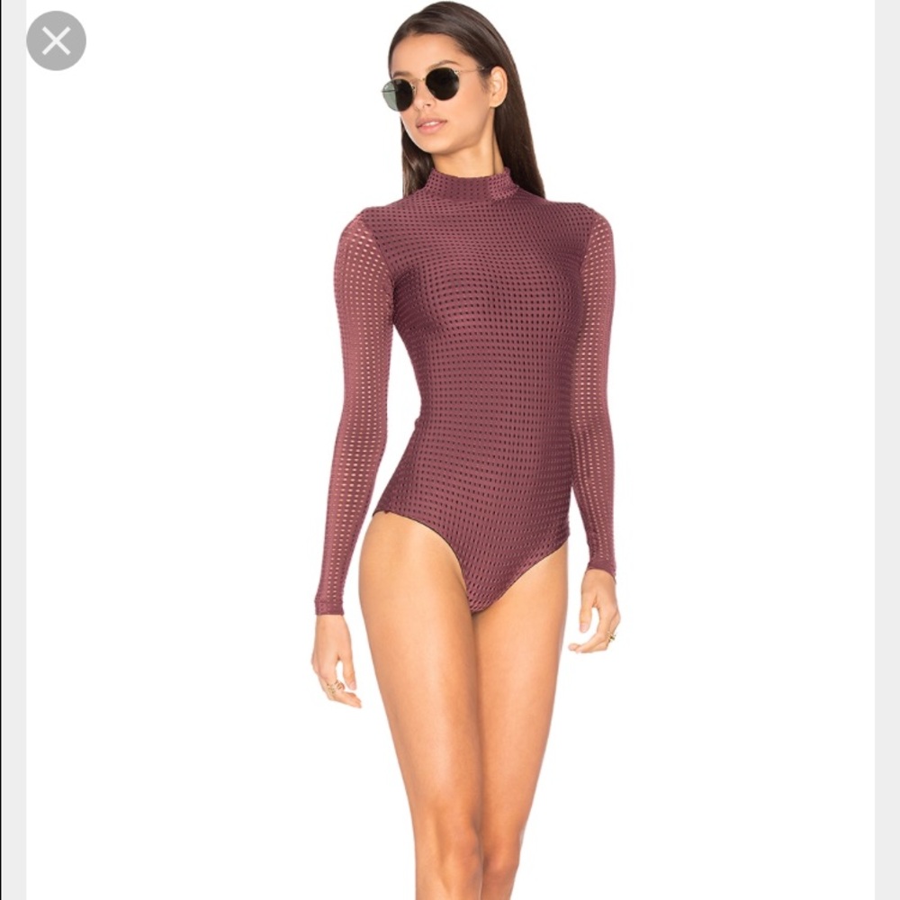 Acacia Mesh Ehukai Rashguard in Merlot