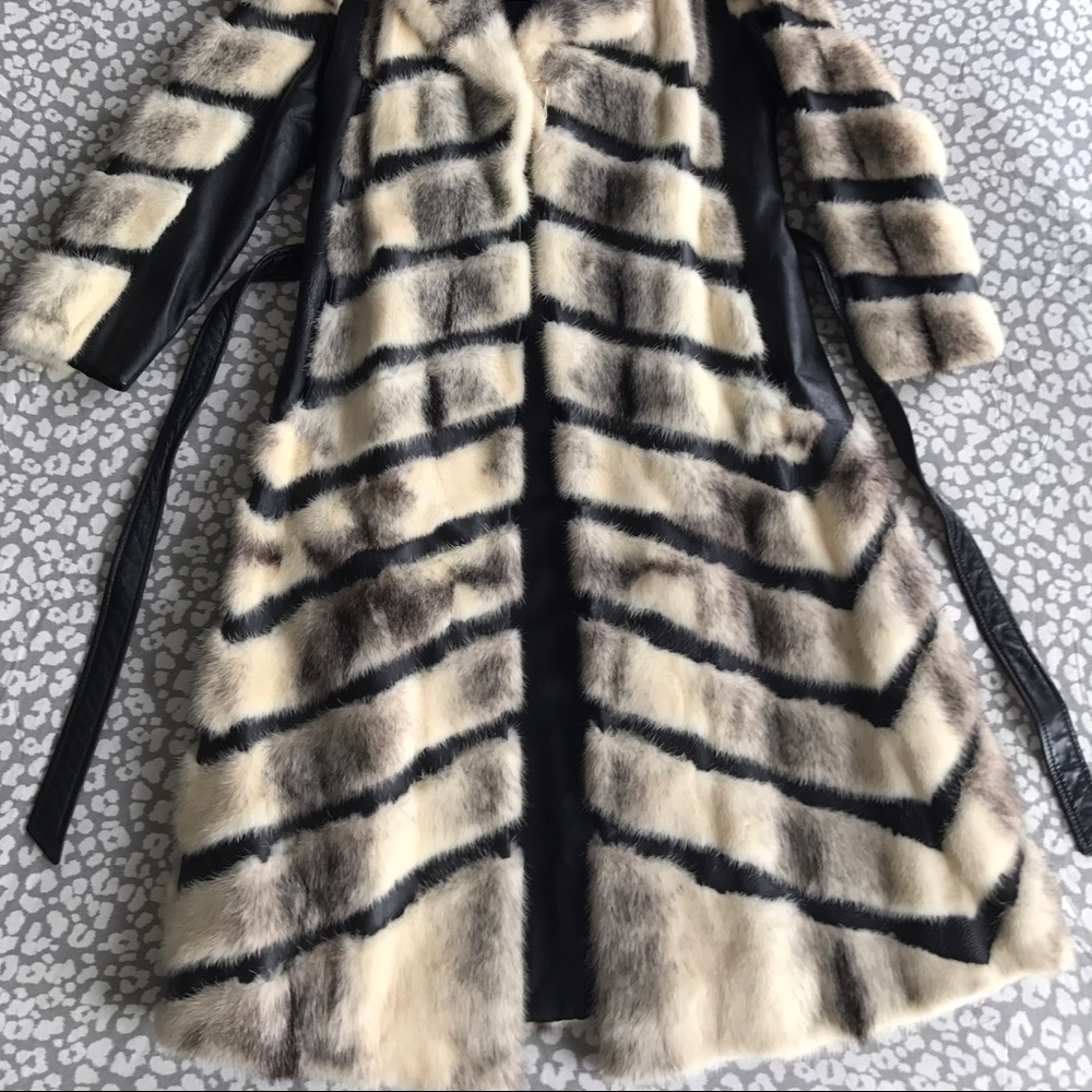 Mink Coat - Picture 2 of 4