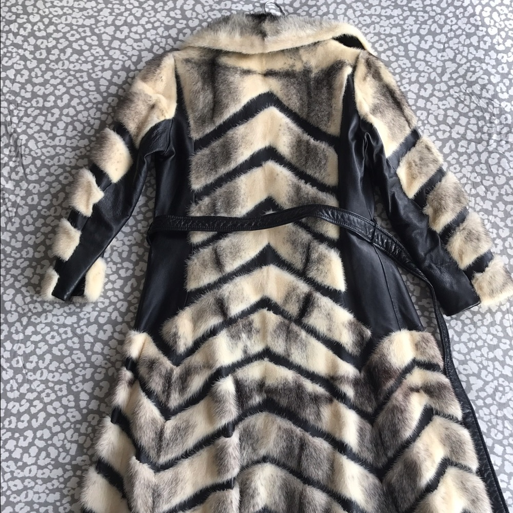 Mink Coat - Picture 3 of 4