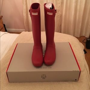 Military red Hunter rain boots