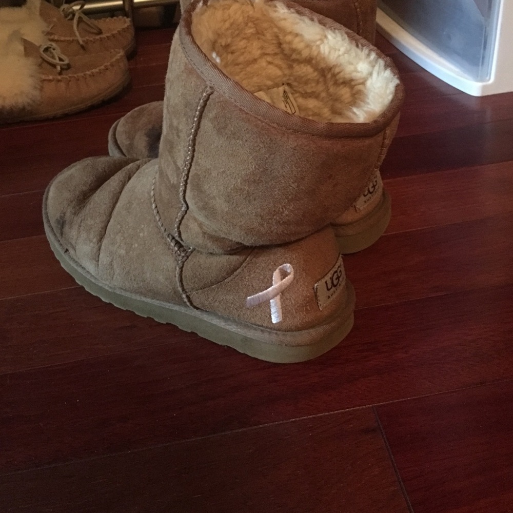 Short uggs size 8