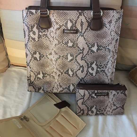 models prefer Handbags - Cute models preferred bag