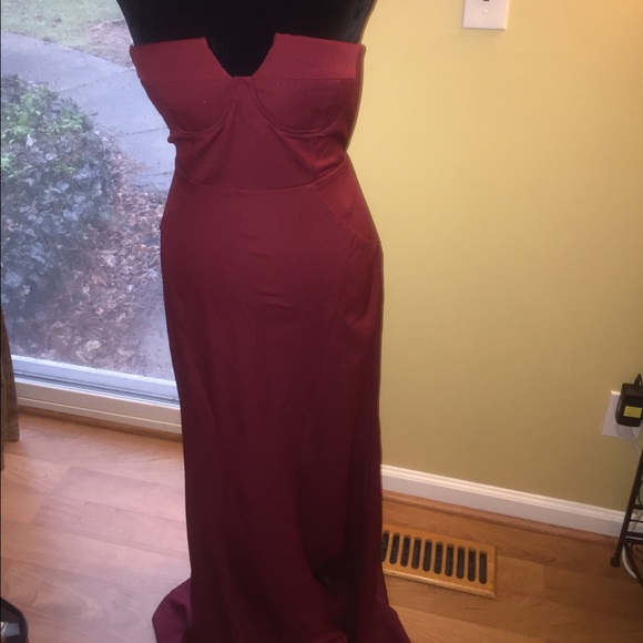Lulu Dresses & Skirts - Burgundy strapless formal/maxi dress