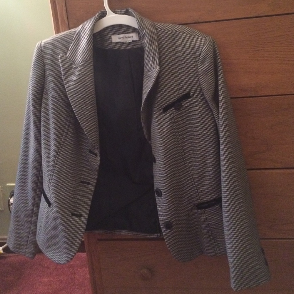 Black and white checkered professional jacket.