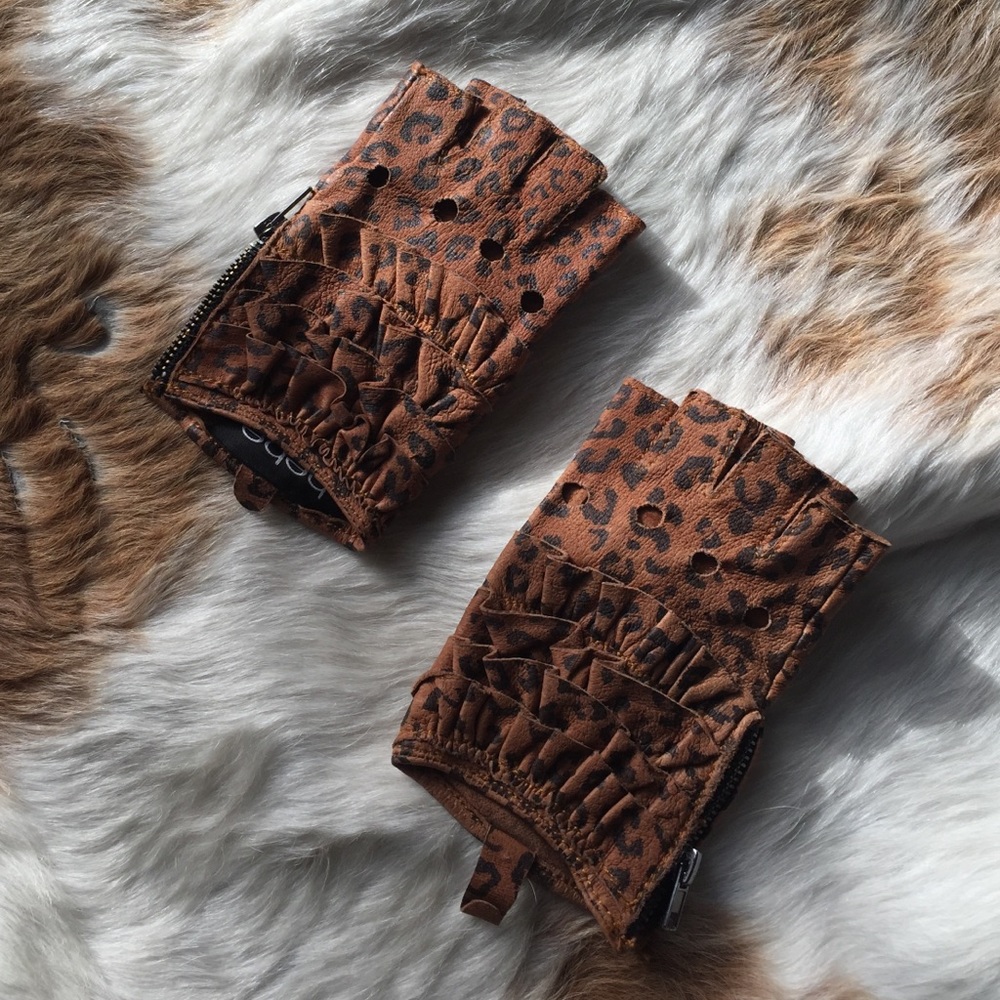 Bebe small leopard print fingerless gloves