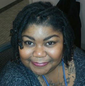 Meet your Posher, Lora