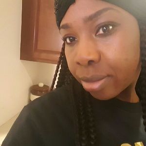 Meet your Posher, Awa