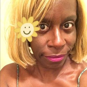 Meet your Posher, Myra