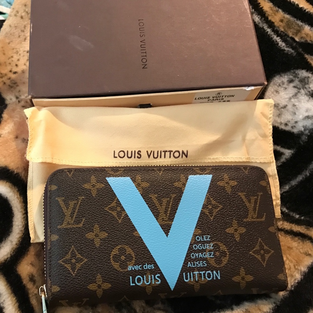 Wallet. Will do $100 on other site