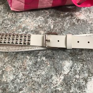 White Stunned belt