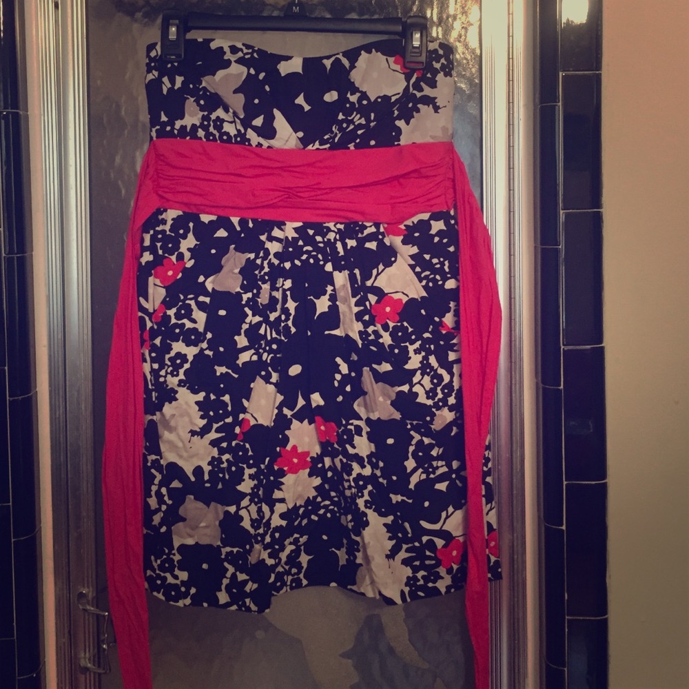 Cute strapless dress with pockets