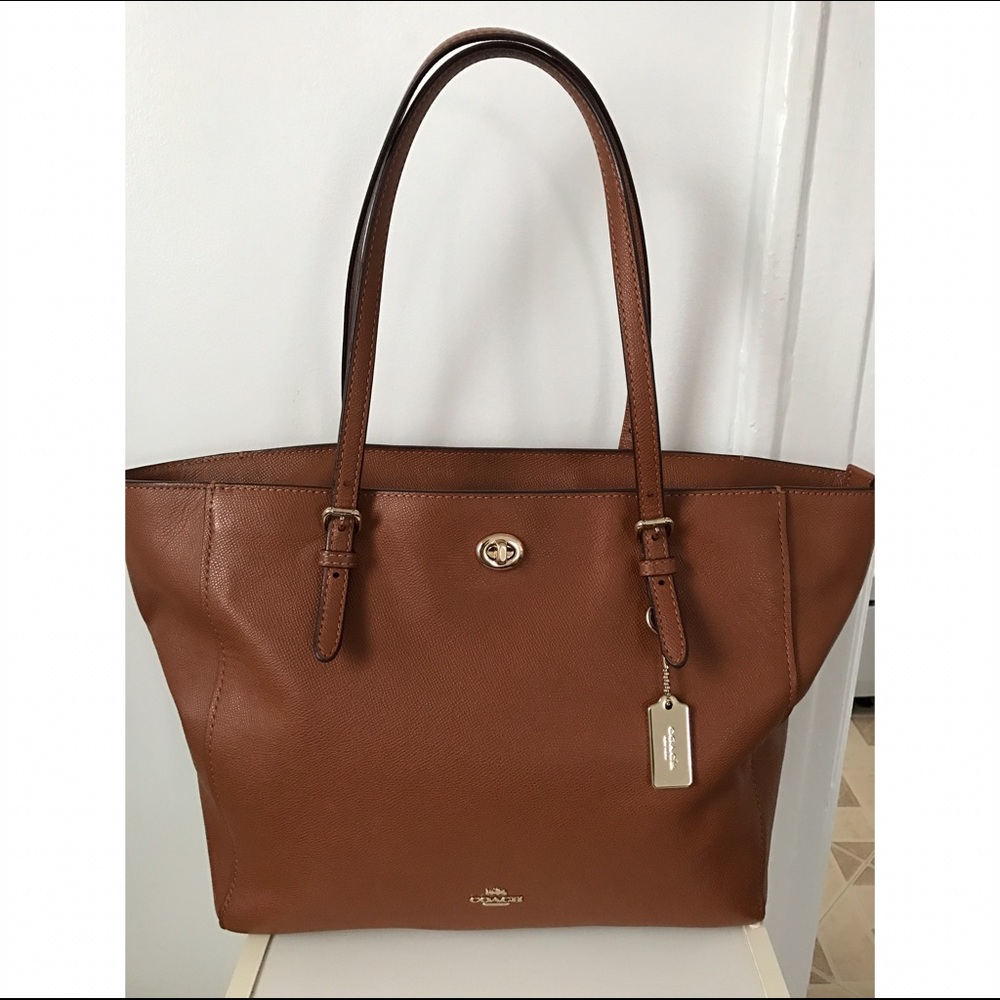 Coach Turnlock Tote - Light Gold/Saddle