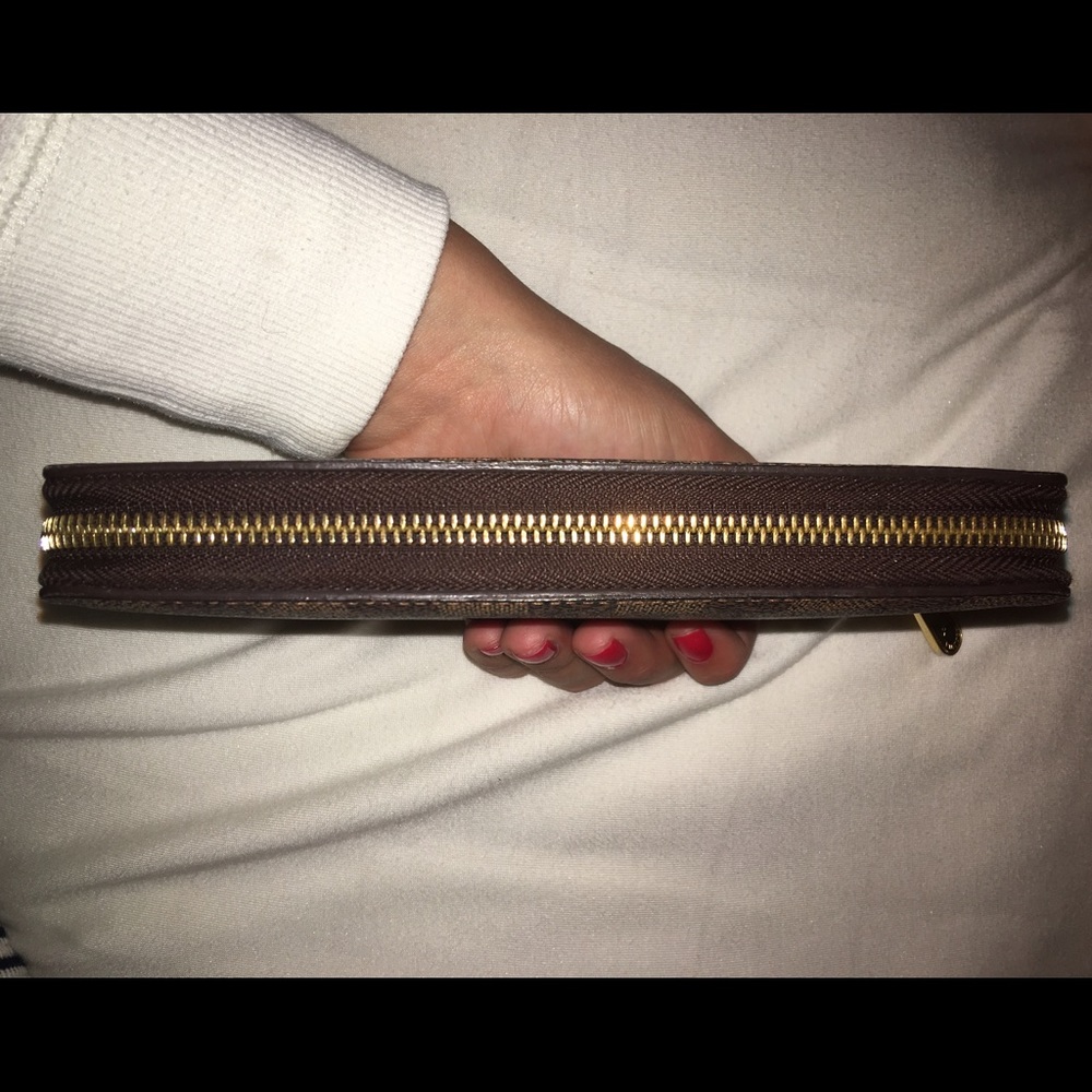 Louis Vuitton Wallet - Picture 4 of 4