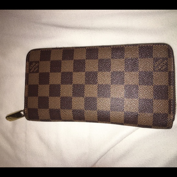 Louis Vuitton Wallet - Picture 2 of 4