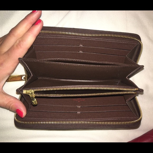 Louis Vuitton Wallet - Picture 3 of 4