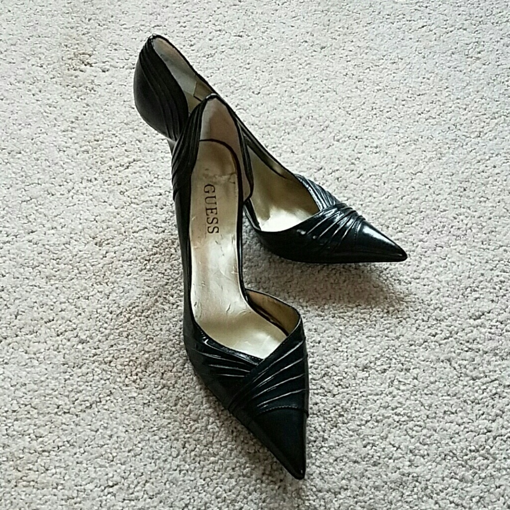 GUESS pumps