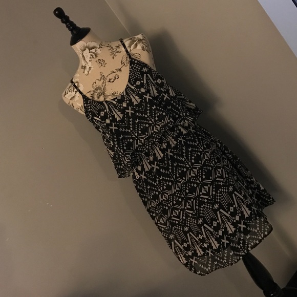 ❌SOLD❌Geometric Layered Dress w/ Ruffly Flowy Top - Picture 2 of 2