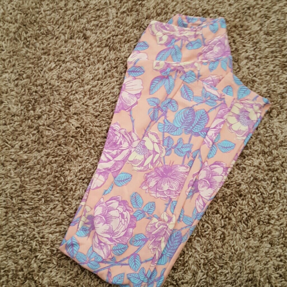 🚫 SOLD 🛇 LULAROE OS Leggings