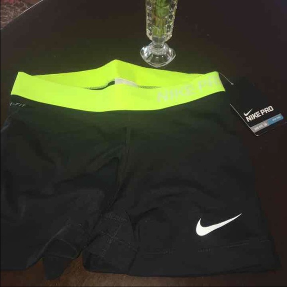 ‼️‼️‼️🛍LAST ONE NWT NIKE PROS🛍‼️‼️‼️ - Picture 2 of 4