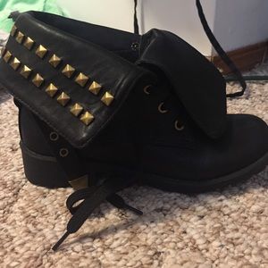 am selling these because they're  too small on me