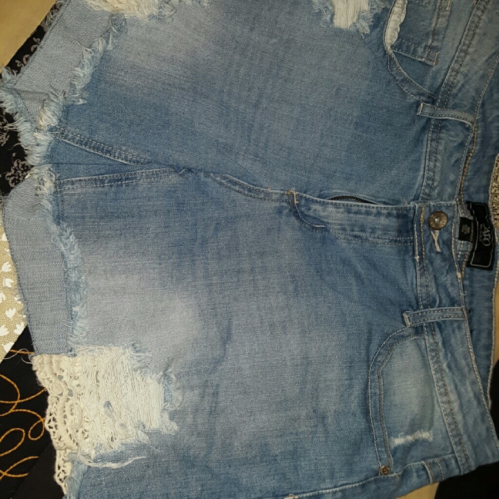 Shorts - Picture 2 of 4