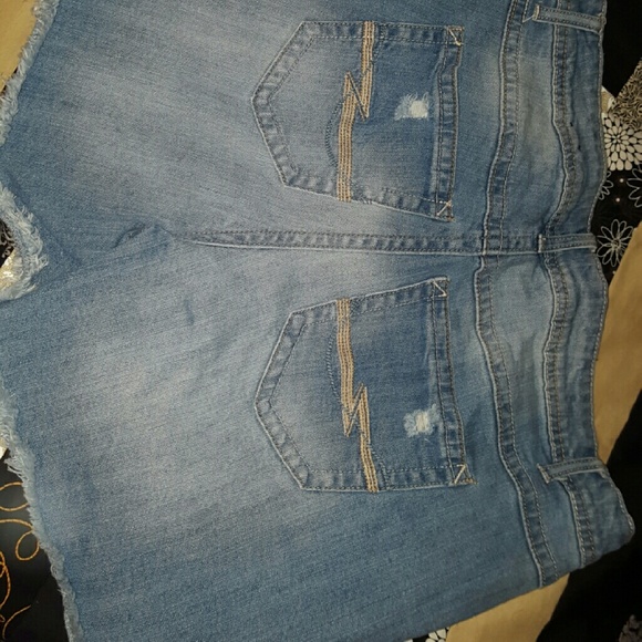 Shorts - Picture 3 of 4