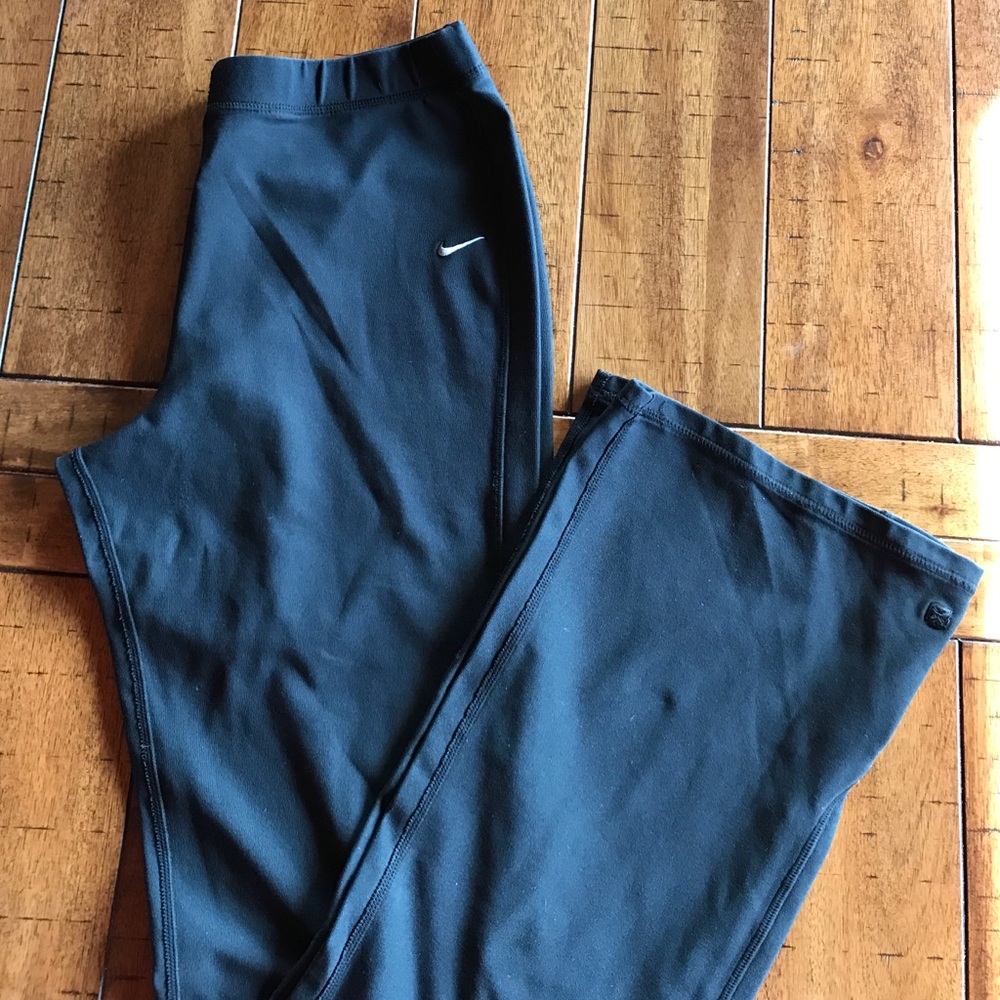 NIKE DryFit Size Medium Pants