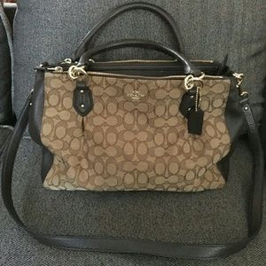 Medium cross body coach purse like new