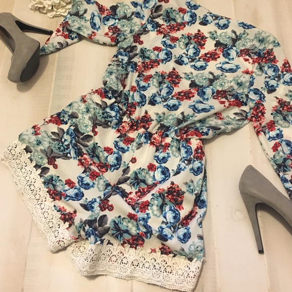 Lace and floral romper - Picture 3 of 4