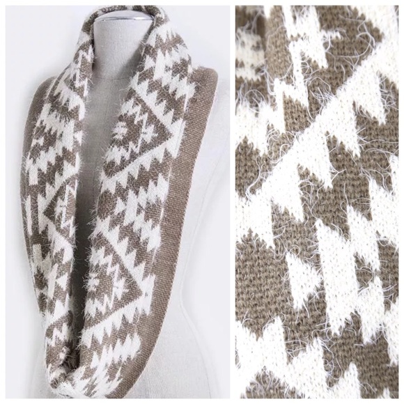 Soft Reversible Soft Scarf - Picture 2 of 2