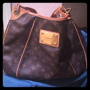 Galleria pm larger bag ! Great condition.