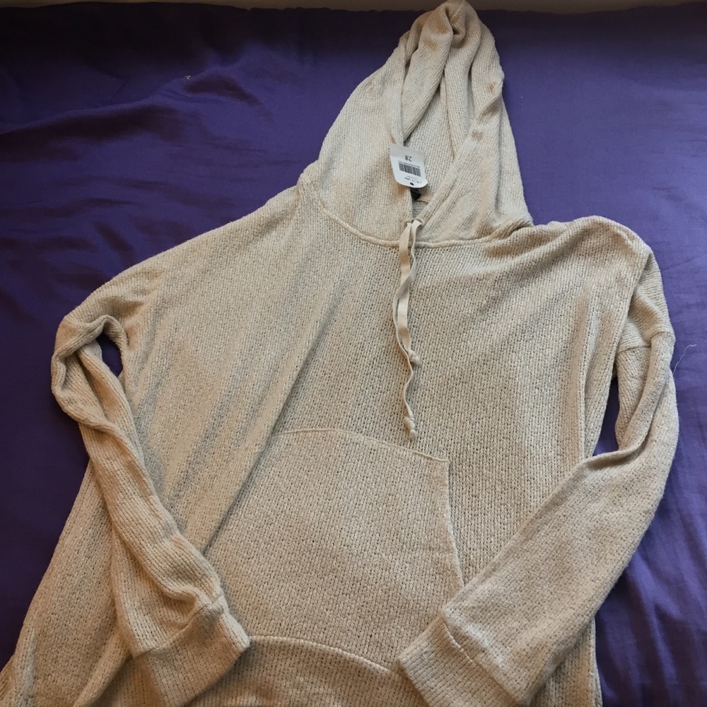 NWT SOFT BRANDY MELVILLE LAYLA SWEATSHIRT!!