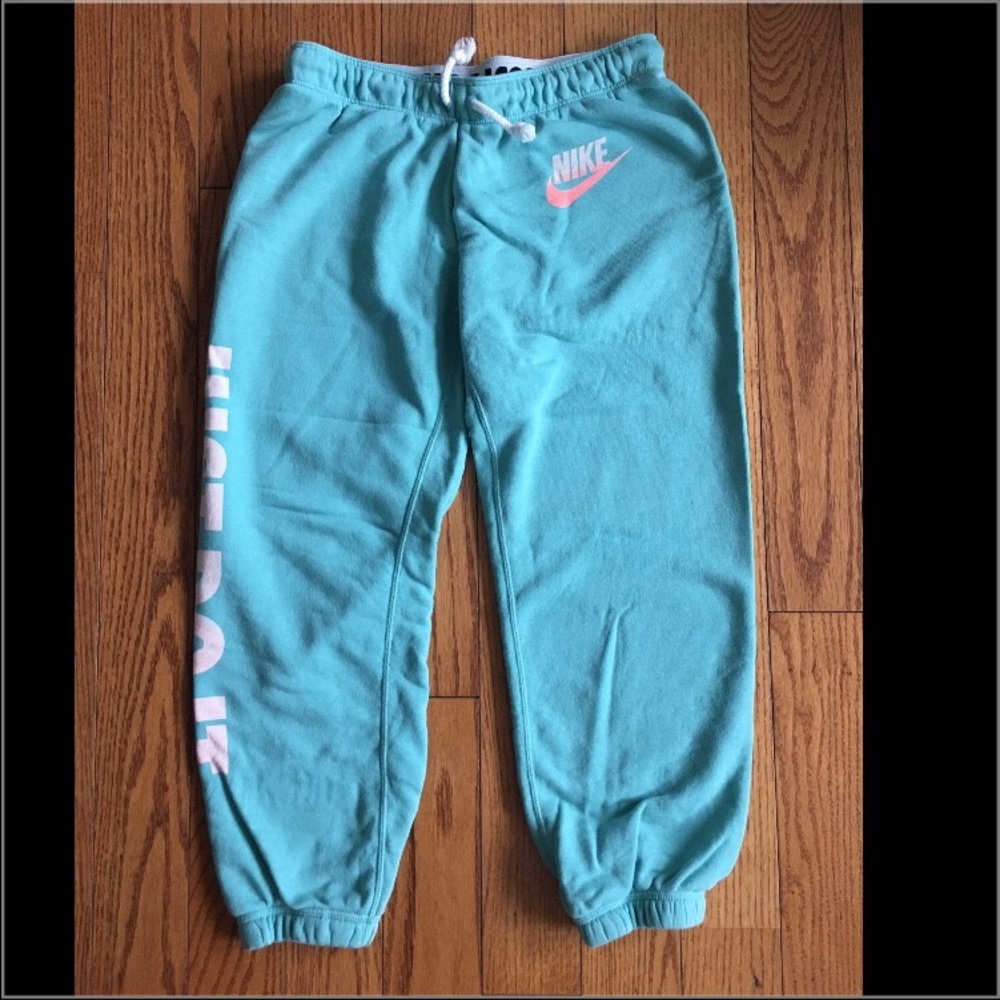 Nike Capri Joggers