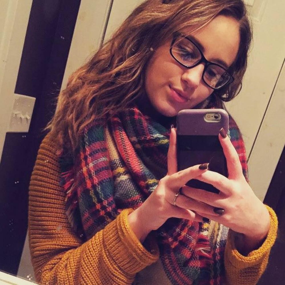 Meet your Posher, Chloe