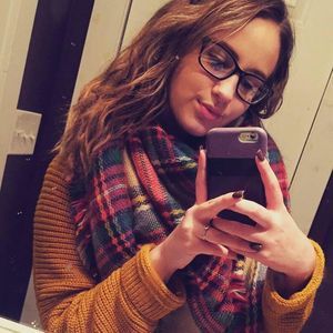 Meet your Posher, Chloe