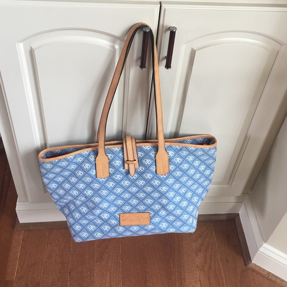 ❌Sold❌Dooney and Bourke Tote 💥Reduced💥