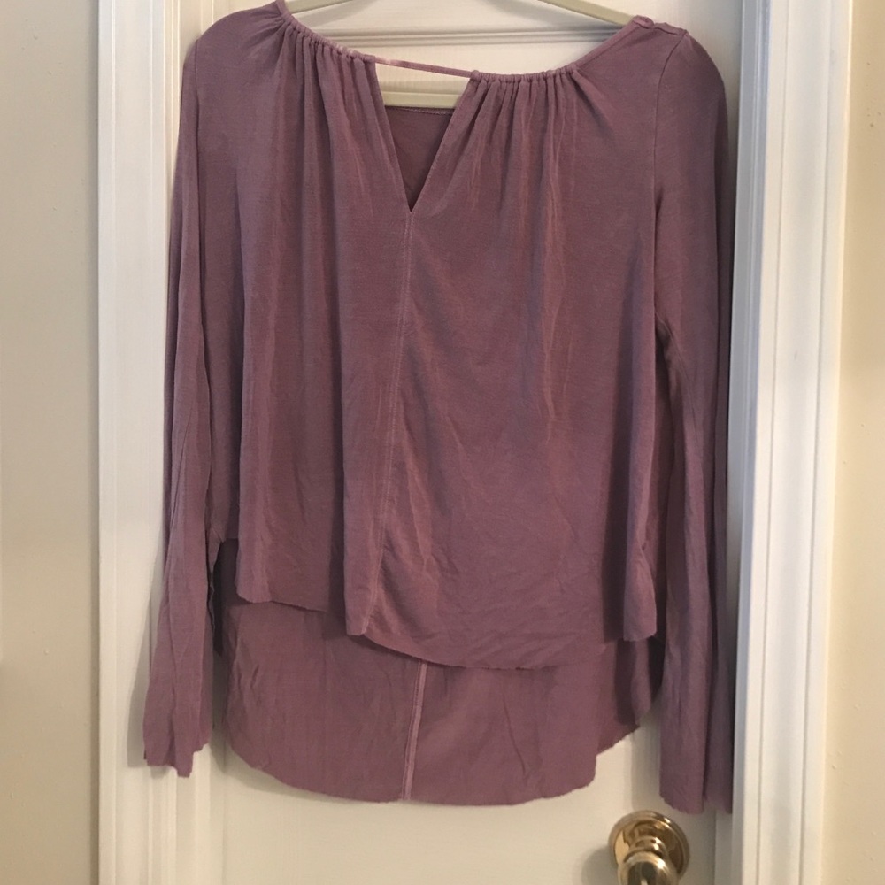 V neck american eagle shirt