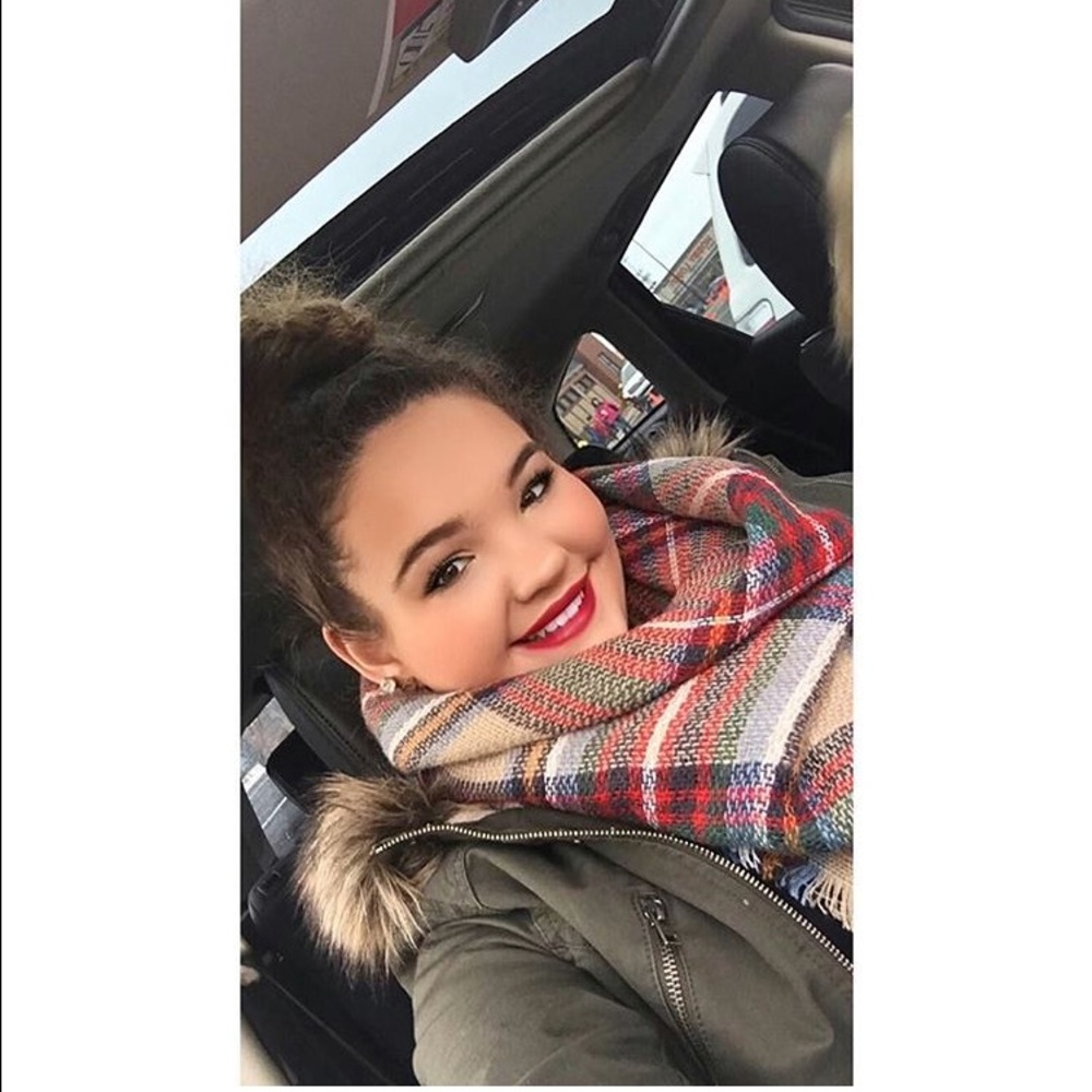 Meet your Posher, Abigail