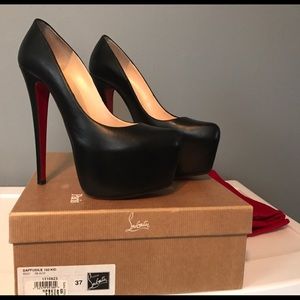 Christian Louboutin Daffodile (size 37)