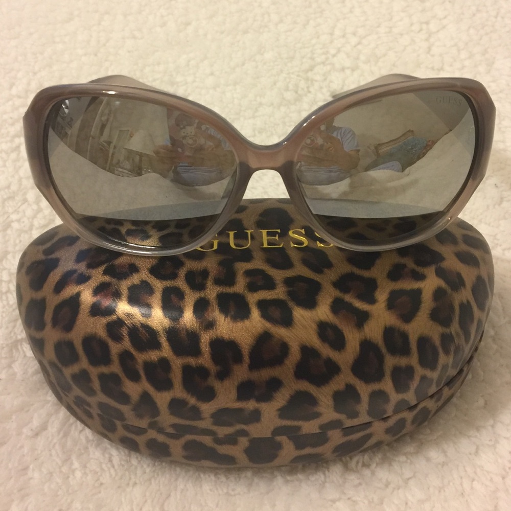 GUESS sunglasses with case  NEW