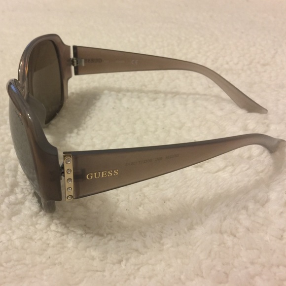 GUESS sunglasses with case  NEW