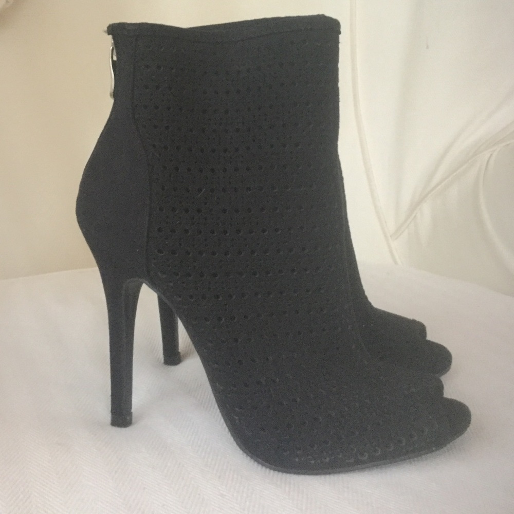 ON HOLD Closing TODAY ♦Chinese LaundryBooties