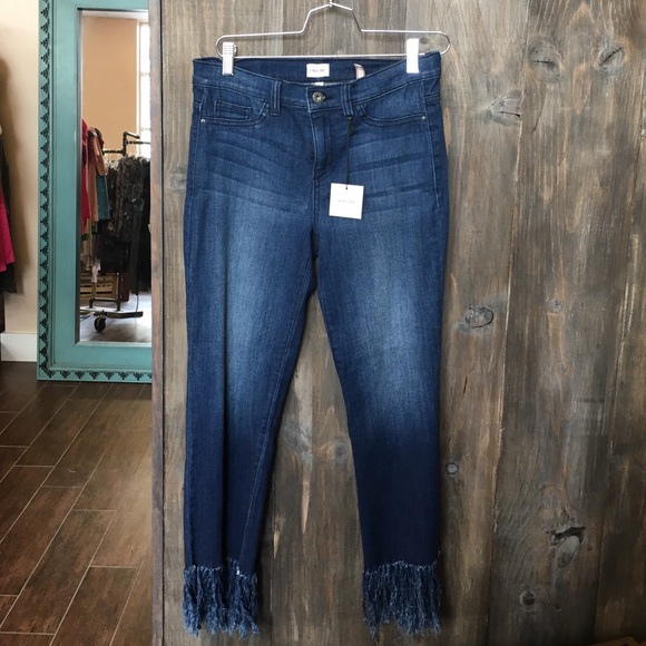 Fringed jeans. - Picture 2 of 3