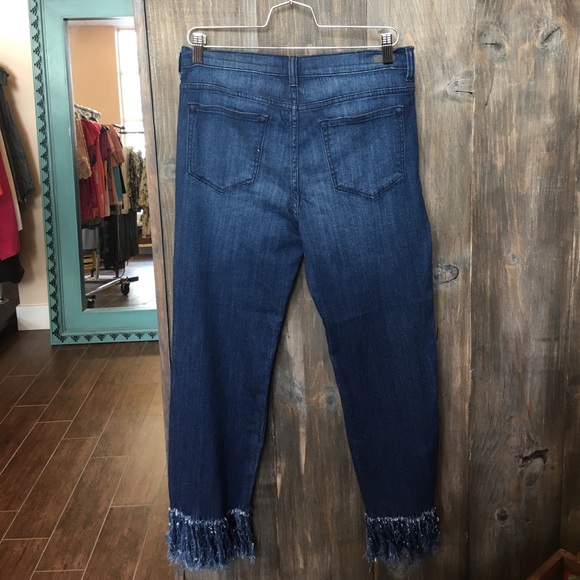 Fringed jeans. - Picture 3 of 3