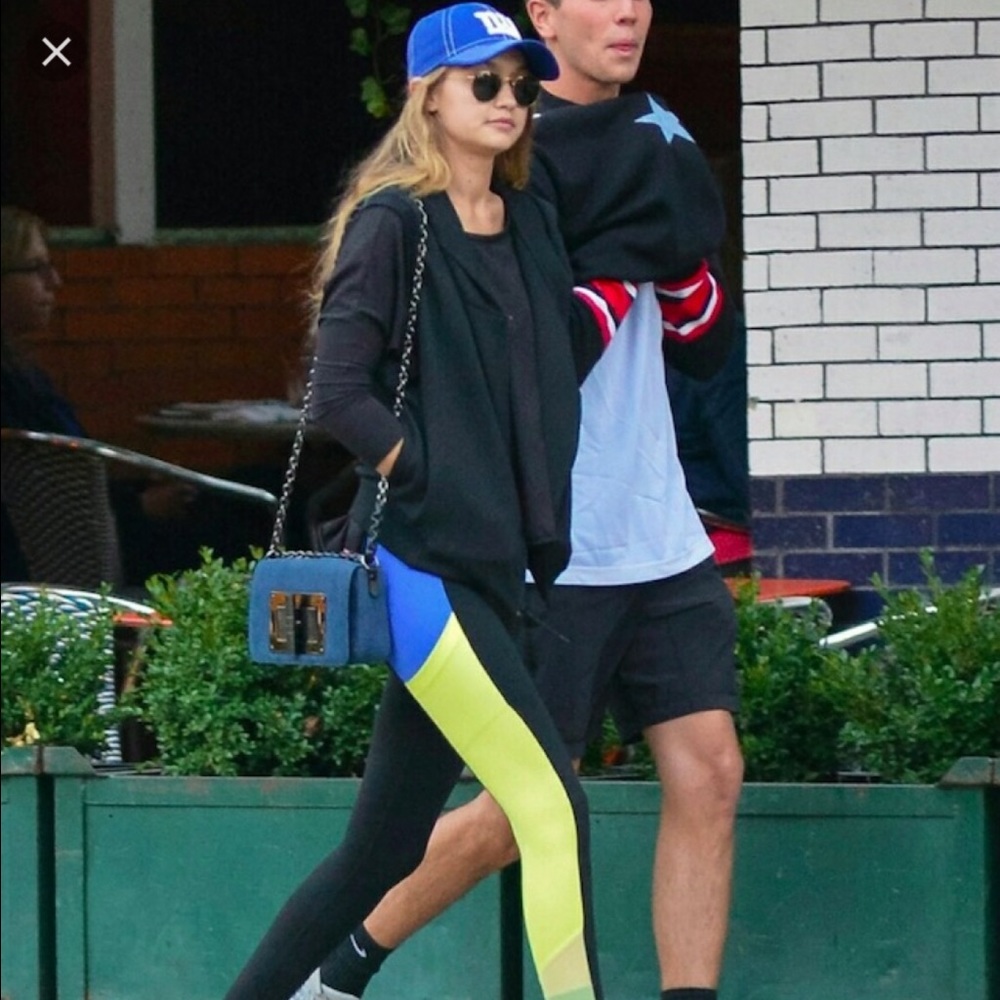 Alo yoga leggings gigi hadid