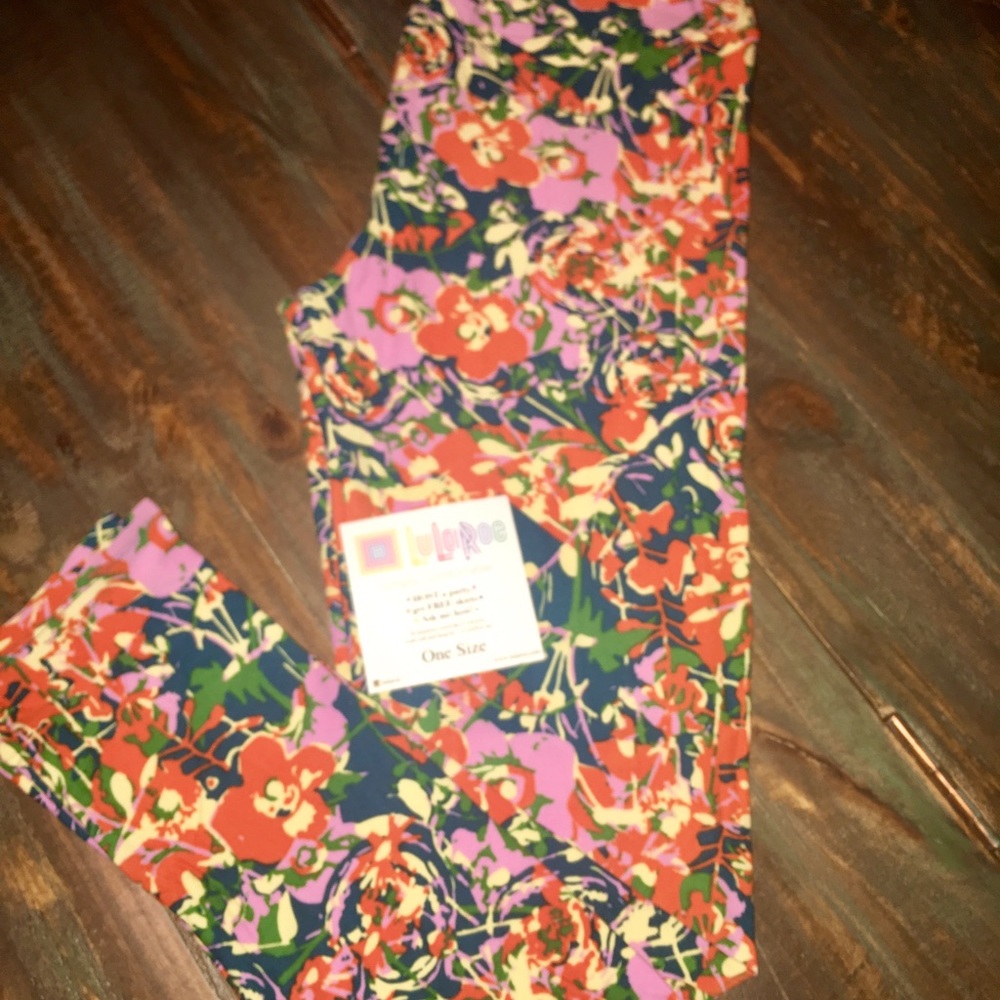 BNWT LulaRoe Leggings OS