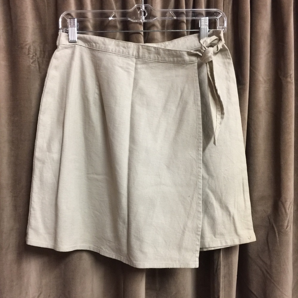 Tan skort